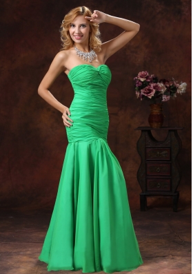 Mermaid Spring Green Ruched Prom Dress Floor-length
