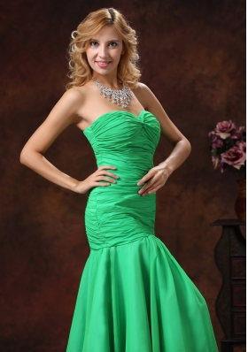 Mermaid Spring Green Ruched Prom Dress Floor-length