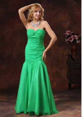 Mermaid Spring Green Ruched Prom Dress Floor-length