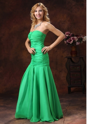 Mermaid Spring Green Ruched Prom Dress Floor-length