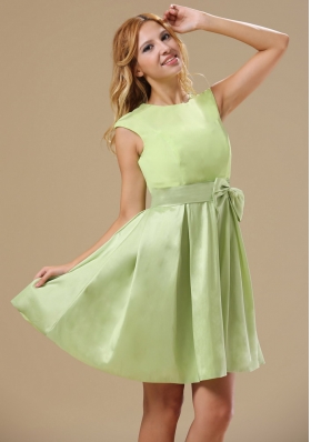 Yellow Green Knee-length Scoop Prom Homecoming Dress