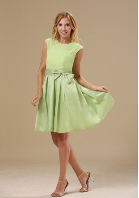 Yellow Green Knee-length Scoop Prom Homecoming Dress