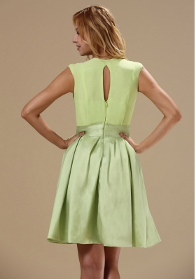 Yellow Green Knee-length Scoop Prom Homecoming Dress