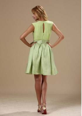 Yellow Green Knee-length Scoop Prom Homecoming Dress