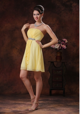 Mini-length Yellow Chiffon Bridesmide Dress Ruched Beaded