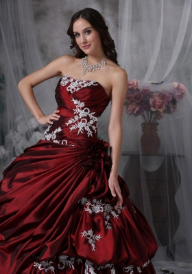 Appliques Burgundy Strapless Ruched Taffeta Quinceanera Dress