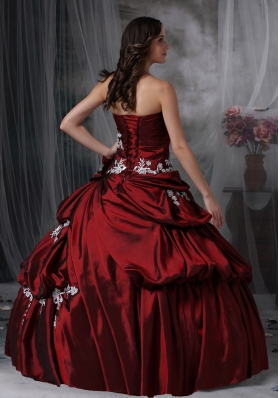 Appliques Burgundy Strapless Ruched Taffeta Quinceanera Dress