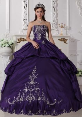 Strapless Purple Ruched Taffeta Embroidery Quinceanera Dress