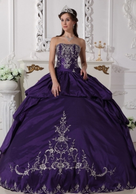 Strapless Purple Ruched Taffeta Embroidery Quinceanera Dress