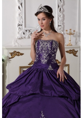 Strapless Purple Ruched Taffeta Embroidery Quinceanera Dress