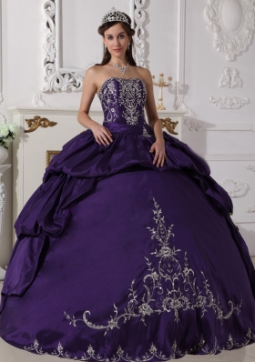 Strapless Purple Ruched Taffeta Embroidery Quinceanera Dress