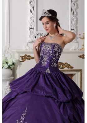 Strapless Purple Ruched Taffeta Embroidery Quinceanera Dress