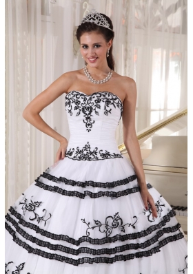 Quince Dress White and Black Sweetheart Embroidery