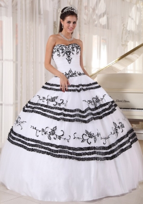 Quince Dress White and Black Sweetheart Embroidery