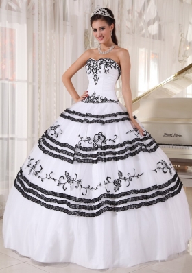 Quince Dress White and Black Sweetheart Embroidery