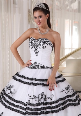 Quince Dress White and Black Sweetheart Embroidery