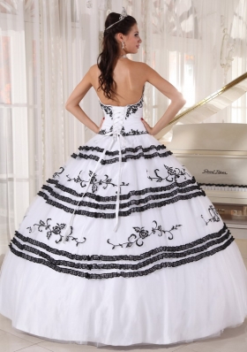 Quince Dress White and Black Sweetheart Embroidery