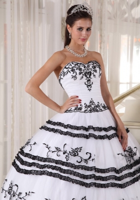 Quince Dress White and Black Sweetheart Embroidery