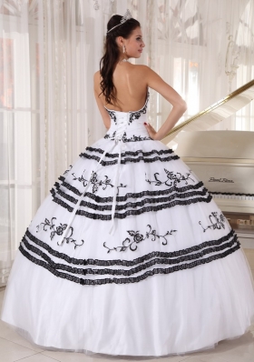 Quince Dress White and Black Sweetheart Embroidery