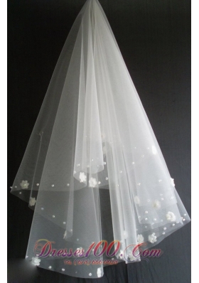 Flowers Decorate Tulle Wedding Veils for Pretty