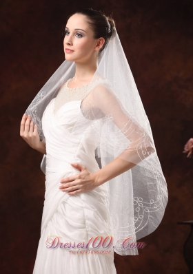 Fashionable White Organza Wedding Veil with Embroidery