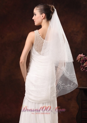 Fashionable White Organza Wedding Veil with Embroidery