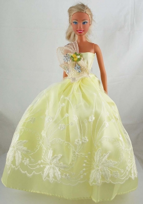 Yellow Barbie Dress Up Dolls Strapless Embroidery