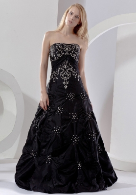 Embroidery Beading Black Floor-length Prom Dress