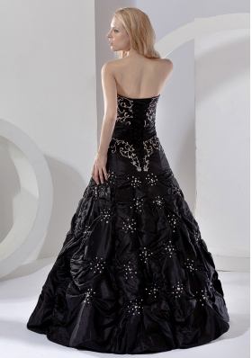 Embroidery Beading Black Floor-length Prom Dress