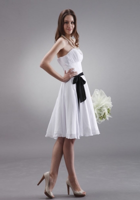 Black Sash Knee-length White Bridesmaid Dresses