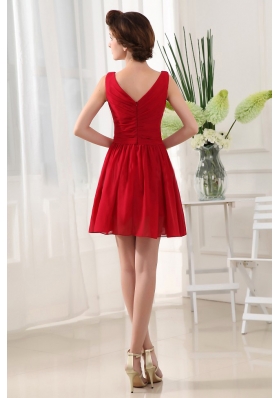 V-neck and Ruch Red For Prom Dress with Mini-length