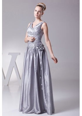 Silver V-neck Hand Made Prom dress Appliques Pleats