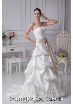 Appliques A-Line Court Train Strapless Ivory Wedding Dress