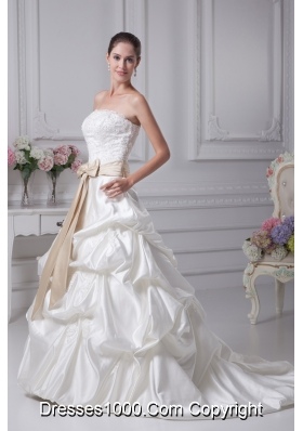 Appliques A-Line Court Train Strapless Ivory Wedding Dress