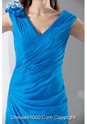 Blue Ruched V-neck Prom Dresses with Handmade Flower