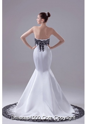 Strapless Mermaid Court Train Bridal Gowns Decorated with Black Lace Flowers