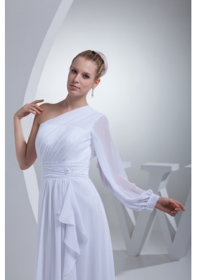 Single Shoulder Ruffles and Sash Wedding Gowns with One Long Sleeve