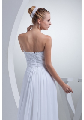 White Floral Appliques Jewelry and Flowers Sweetheart Wedding Gowns