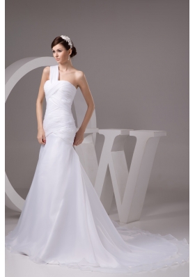 Popular One Shoulder Ruched Court Train Wedding Dresses in White