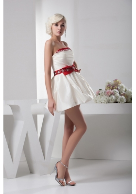 Beading and Pick-ups Accent White Mini Wedding Dresses with Red Bowknot