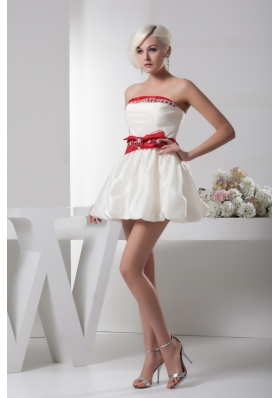 Beading and Pick-ups Accent White Mini Wedding Dresses with Red Bowknot