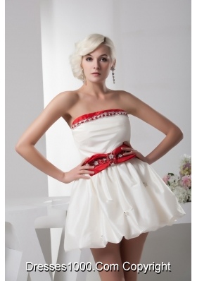 Beading and Pick-ups Accent White Mini Wedding Dresses with Red Bowknot