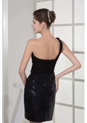 Sequined and Ruched Single Shoulder Mimin-length Prom Dress in Black