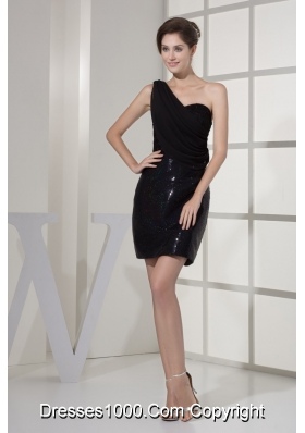 Sequined and Ruched Single Shoulder Mimin-length Prom Dress in Black