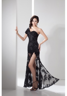One Shoulder Black Sheath Slit Prom Dress with Single Short Sleeve
