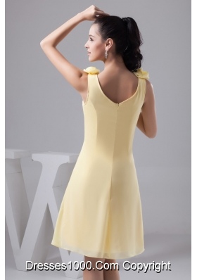 Scoop Neck Knee-length Column Yellow Prom Dress with Handmade Flower