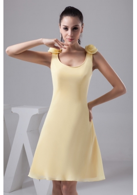 Scoop Neck Knee-length Column Yellow Prom Dress with Handmade Flower