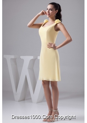 Scoop Neck Knee-length Column Yellow Prom Dress with Handmade Flower