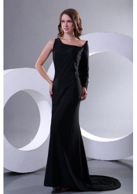 Modest Black Column 2013 Prom Celebrity Dress with Sweep Train