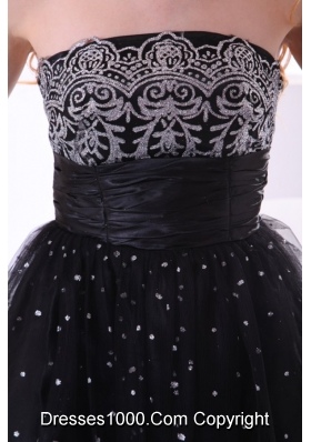 Black Strapless Mini-length Tulle Prom Dress with Appliques